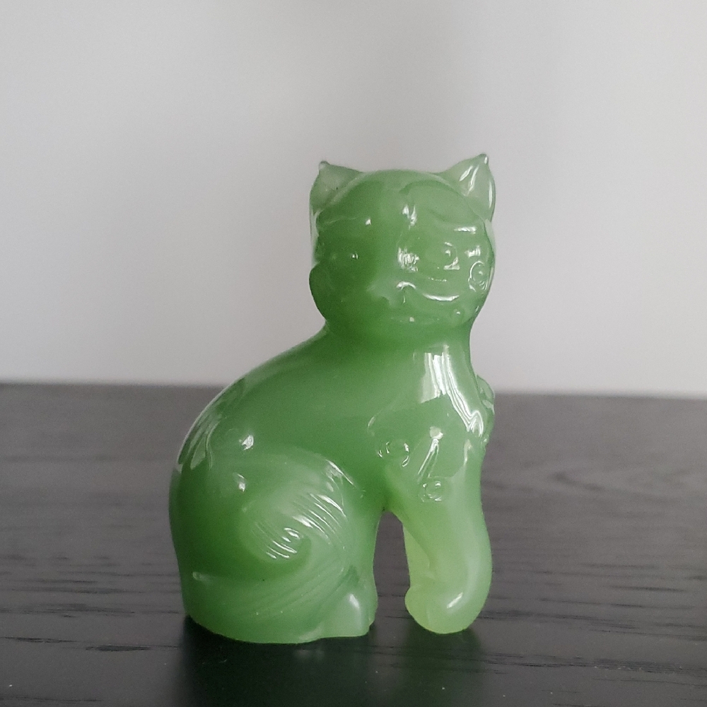 The Franklin Mint Curio Cabinet Cat Ch’ing Dynasty (1986) – Jade Glass Figurine